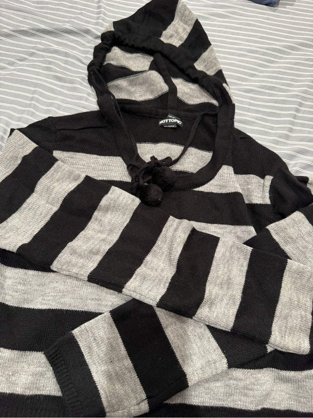 Hot Topic women’s Black & Gray Striped Crewneck Hooded Sweater